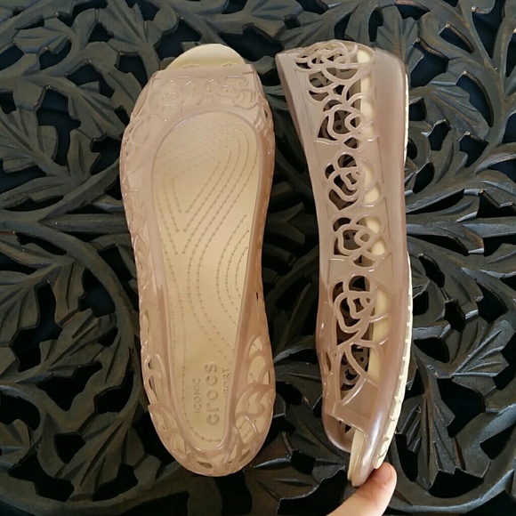 crocs isabella jelly flat bronze